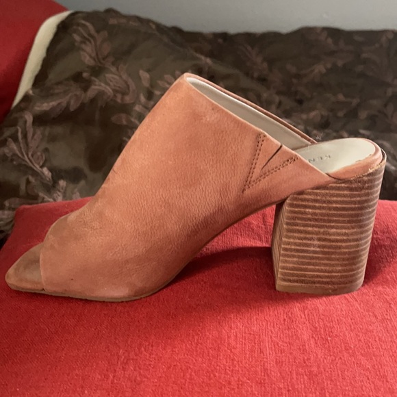 Kenneth Cole Leather Heels - Picture 4 of 9